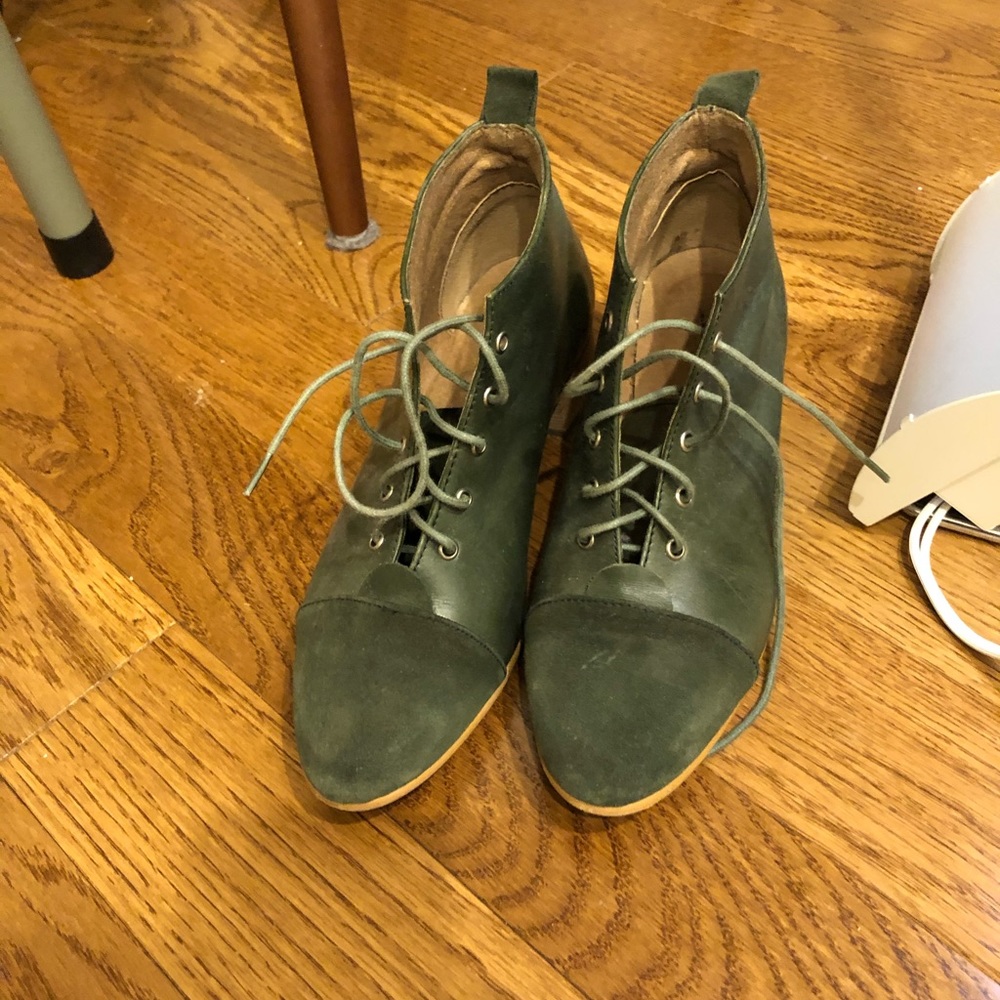 About Arianne jane bootie green anthropology